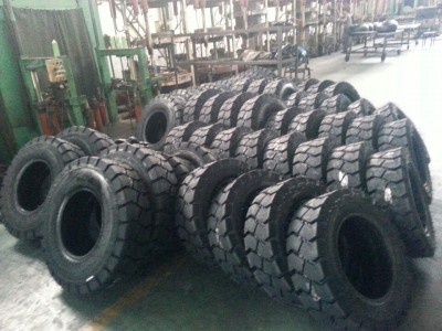 지게차용 솔리드타이어 750-15